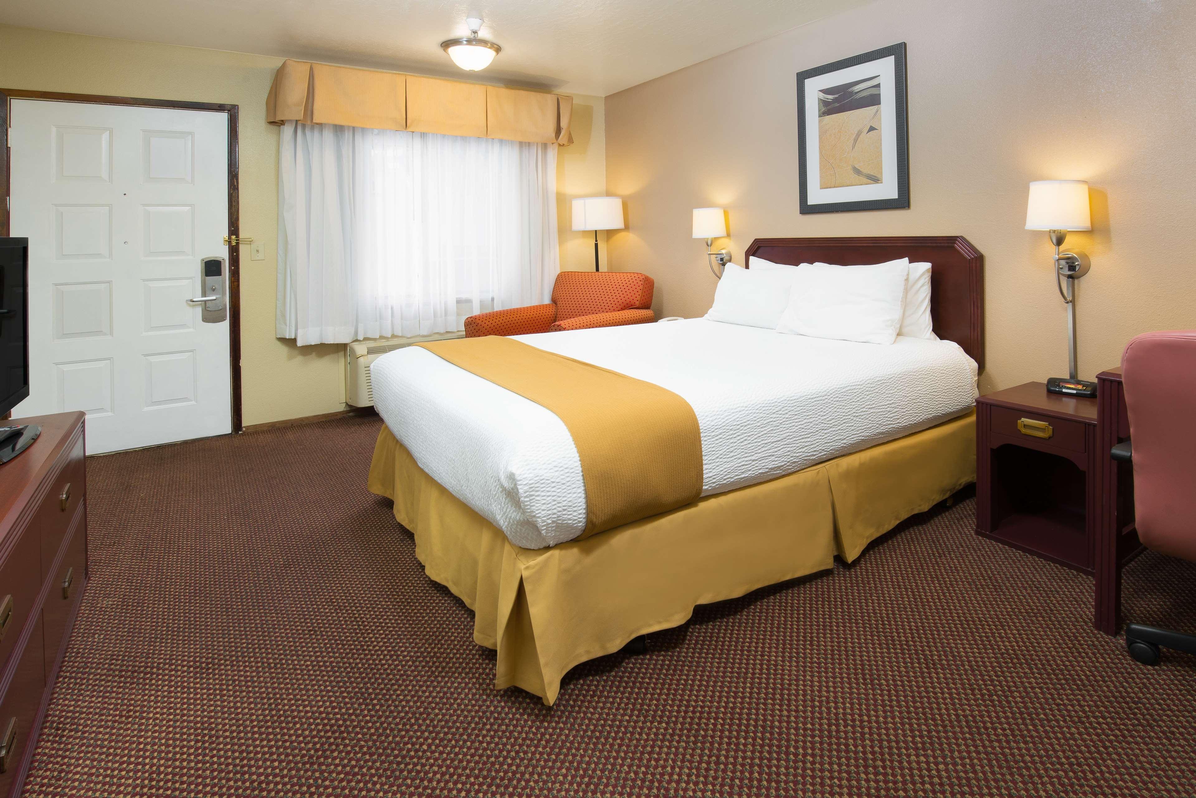 Days Inn By Wyndham Pinole Berkeley Екстериор снимка