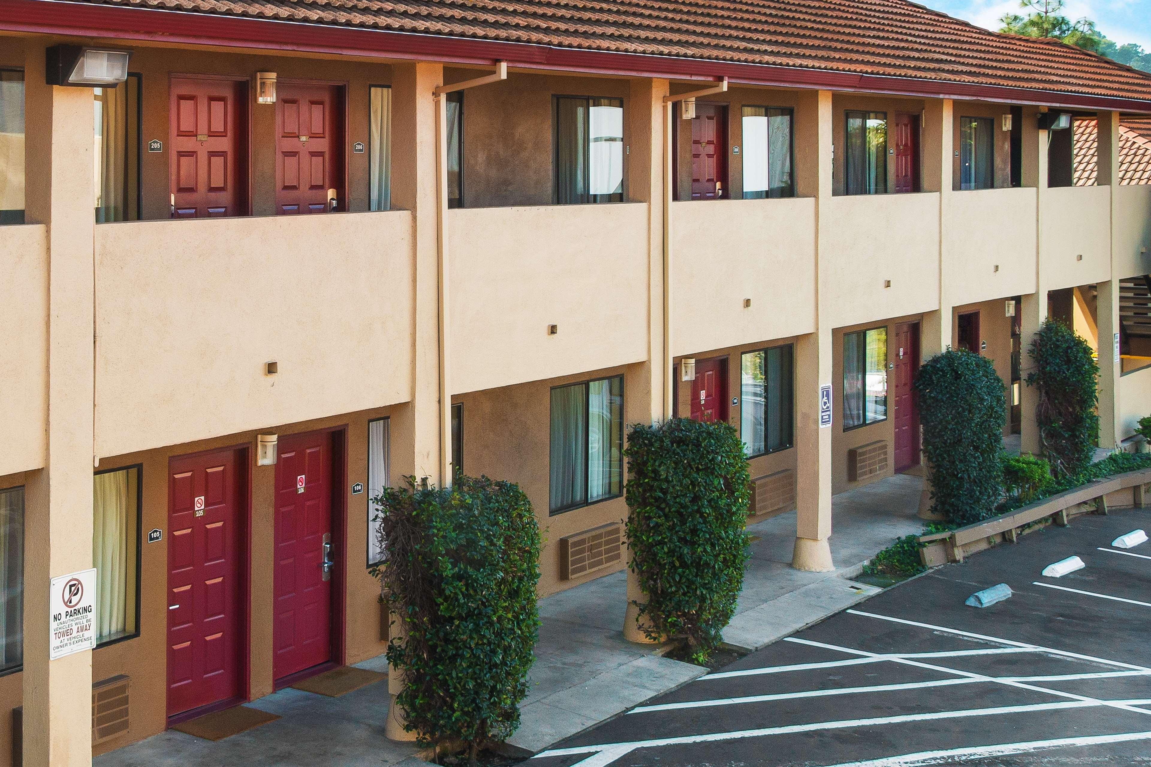 Days Inn By Wyndham Pinole Berkeley Екстериор снимка