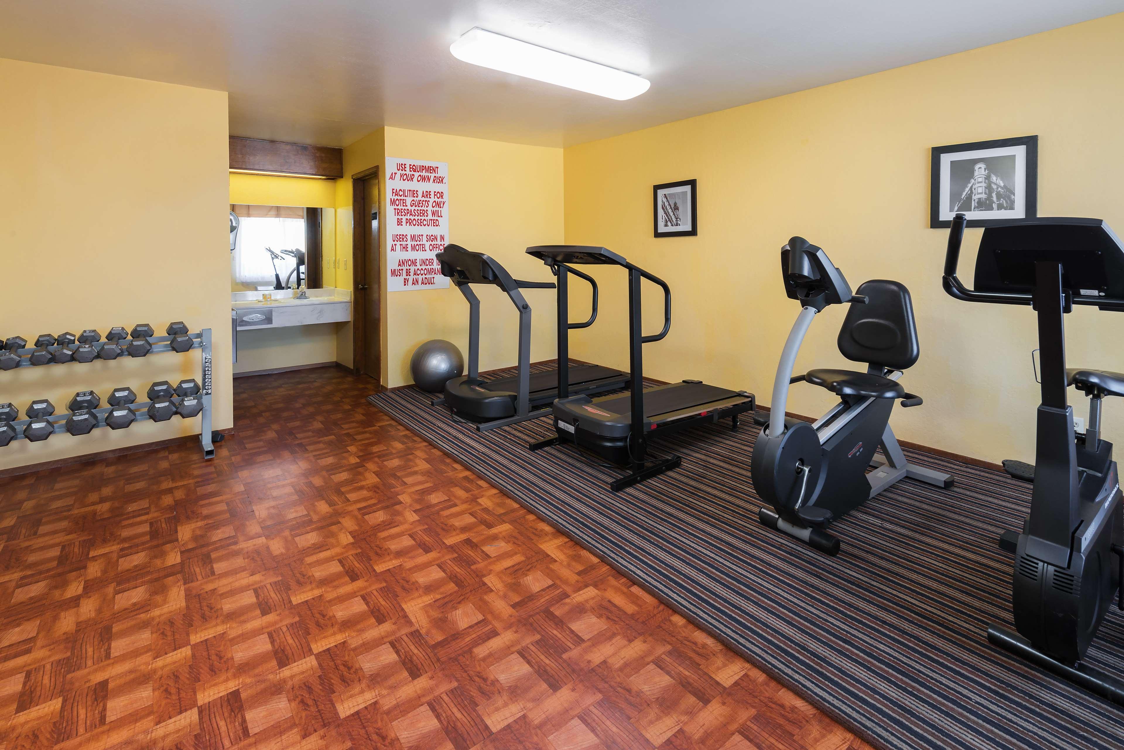 Days Inn By Wyndham Pinole Berkeley Екстериор снимка