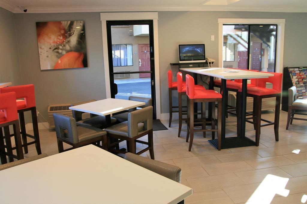 Days Inn By Wyndham Pinole Berkeley Екстериор снимка